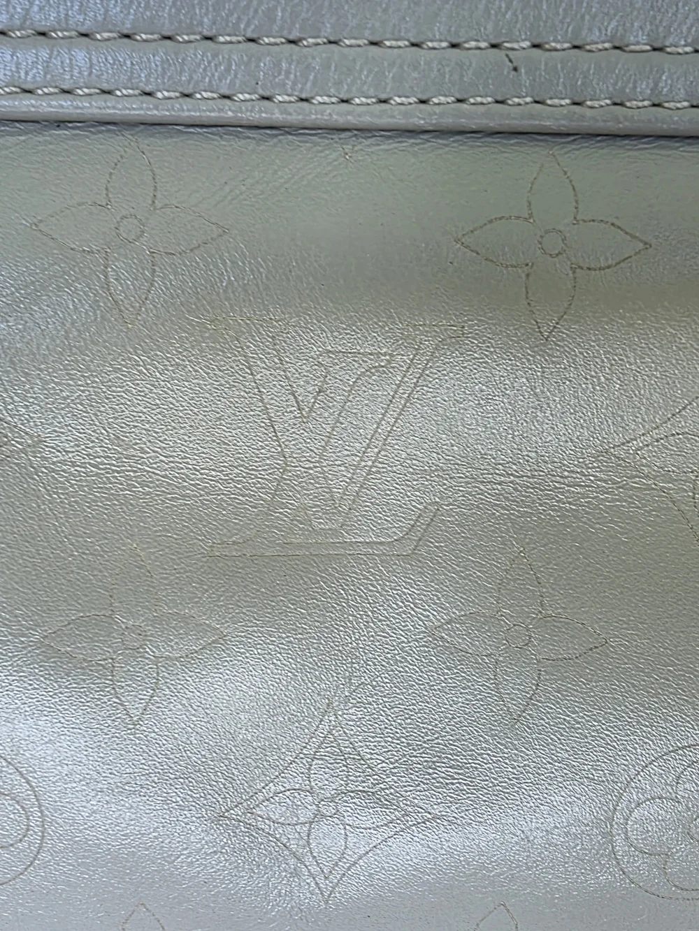 Louis Vuitton Ivory Leather Crossbody Bag - Picture 3 of 9